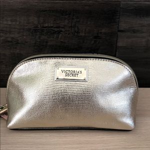 NWT VICTORIA’S SECRET GOLD CLUTCH/MAKEUP BAG